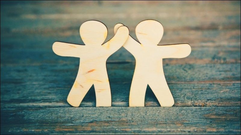 Kết nối với bạn bè và người thân, chia sẻ nhiều hơn để giải tỏa căng thẳng