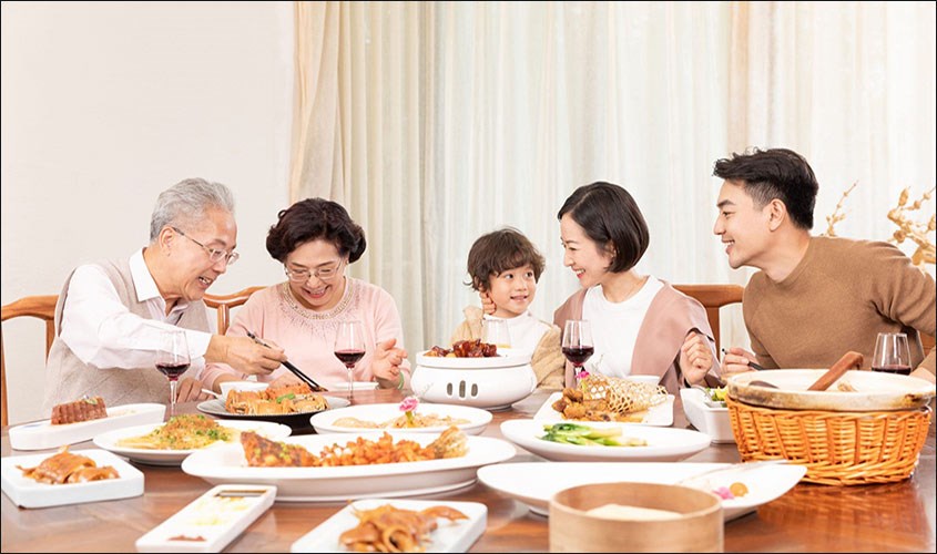 Chuẩn bị một bữa cơm gia đình ấm cúm Ngày gia đình Việt Nam nên làm gì sẽ ý nghĩa nhất