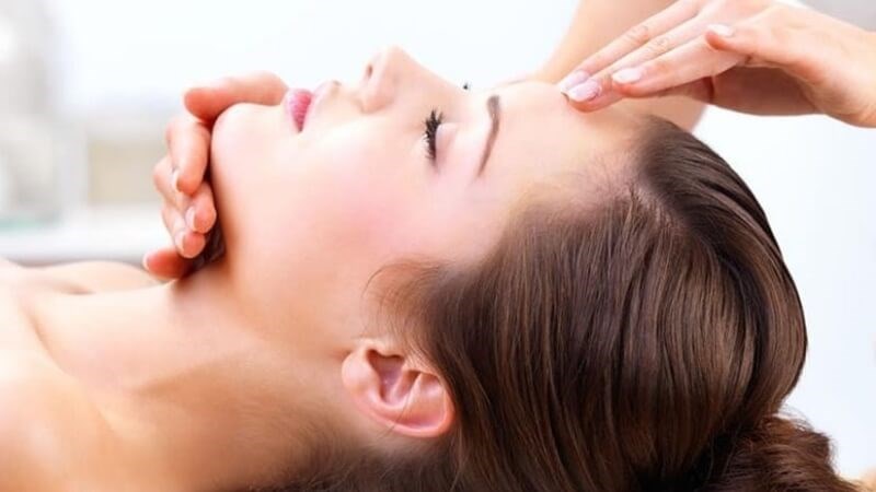 Massage vùng đầu giúp giảm bớt các cơn đau đầu