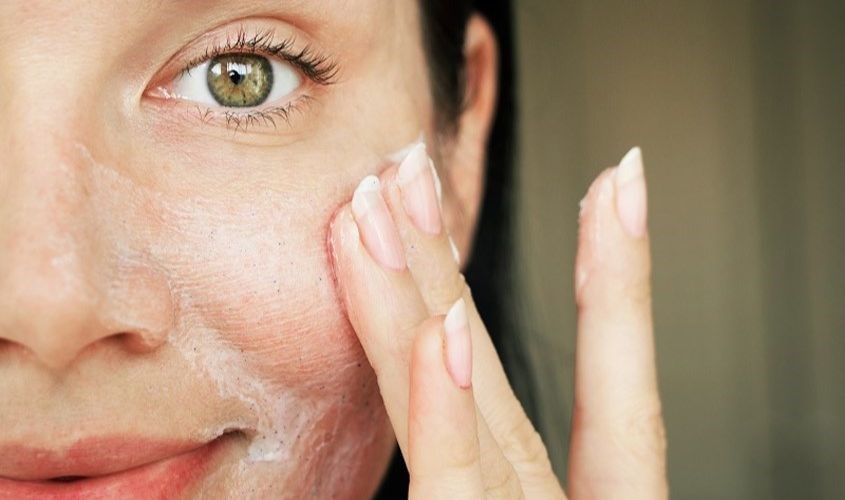 Nhũ hóa dầu tẩy trang cẩn thận để không gây ra mụn