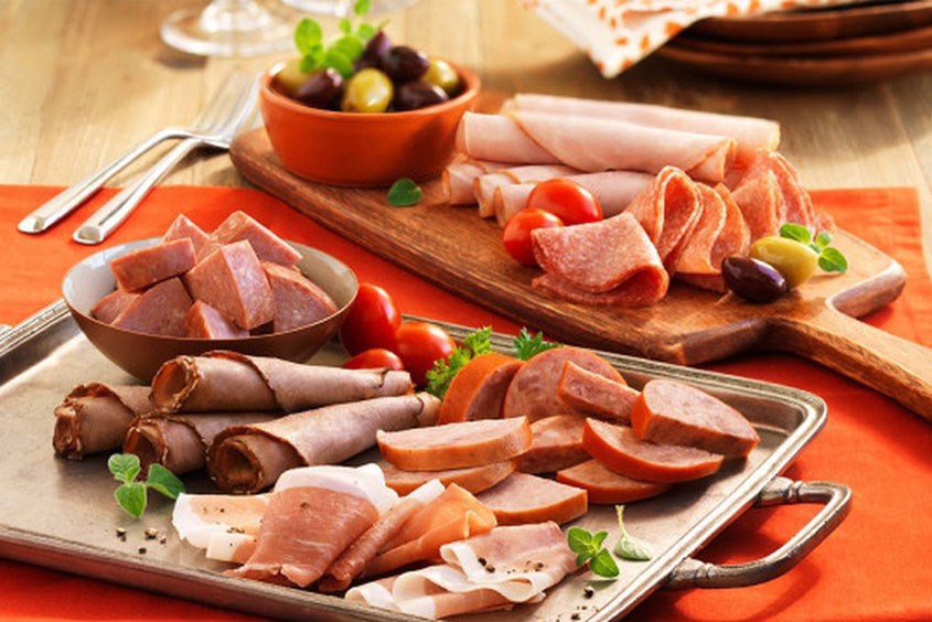 Sau sinh mổ mẹ nên kiêng thực phẩm chế biến sẵn