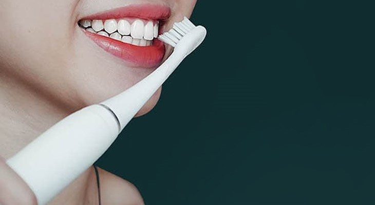 Sau khi sử dụng bàn chải điện Halio Sonic Whitening Pro White bạn cần vệ sinh sạch sẽ để tránh vi khuẩn và nấm mốc xâm nhập