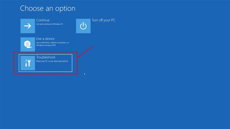 Màn hình sẽ hiển thị thông báo Choose an option > Chọn Troubleshoot