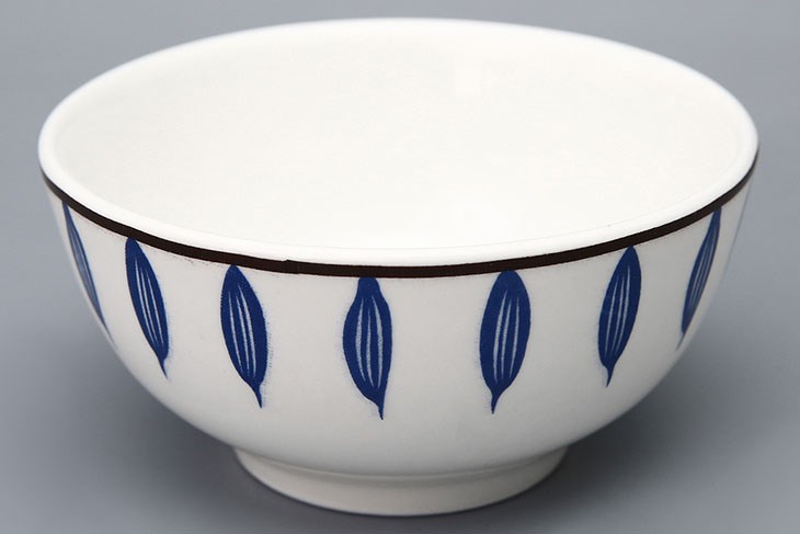 Chén cơm sứ 11.5 cm Delites SJP-1401 có  tông màu trắng sứ với lớp men sáng bóng, bên ngoài trang trí họa tiết thẩm mỹ, màu xanh đẹp mắt