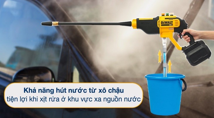 Máy phun xịt rửa Dewalt DCPW550B 20V có khả năng hút nước từ xô chậu tiện lợi cho việc sử dụng