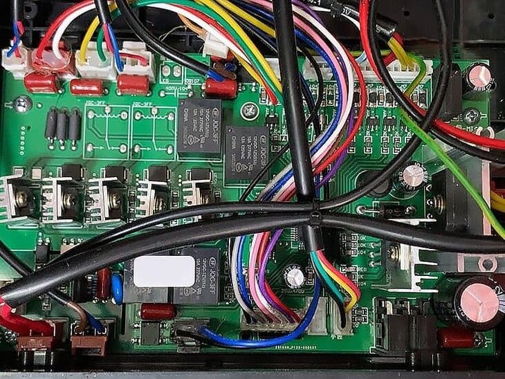 Mạch điện điều khiển hoạt động của rô bốt, massage và túi khí trên ghế massage Mạch điện điều khiển hoạt động của rô bốt, massage và túi khí trên ghế massage