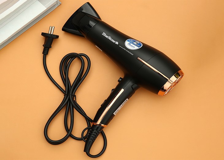 Máy sấy tóc 1900 - 2300W Bluestone HDB-1958 trang bị đầu sấy hẹp giúp tạo ra luồng gió tập trung cho phé bạn dễ dàng tạo kiểu tóc nhanh chóng Máy sấy tóc 1900 - 2300W Bluestone HDB-1958 được trang bị đầu sấy hẹp giúp tạo ra luồng gió tập trung, cho phép bạn uốn đuôi tóc cúp dễ dàng