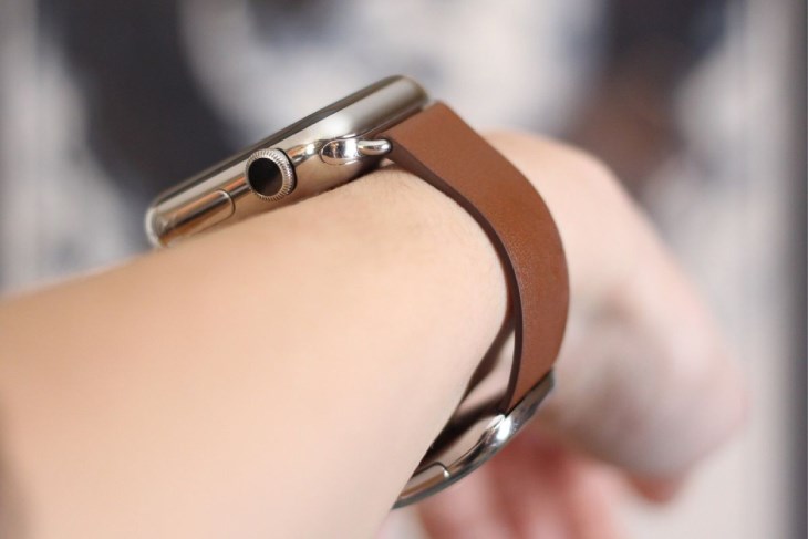 Dây đeo Modern Buckle được làm từ da thích hợp cho các dòng Apple Watch 40mm và 41mm