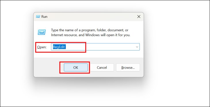 Tại khung Open bạn nhập RegEdit > Chọn OK 