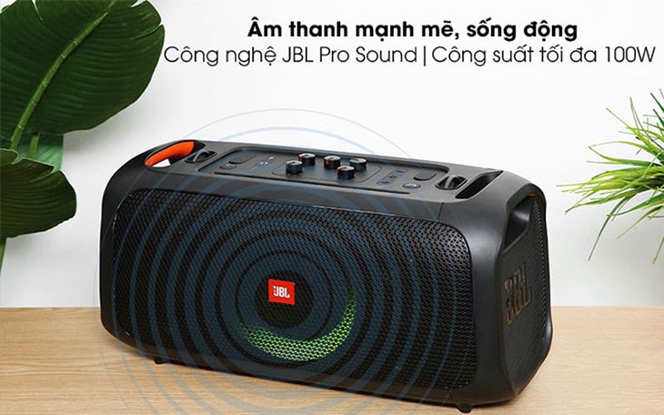 Loa bluetooth JBL Partybox On-The-Go có chất âm mạnh mẽ, phạm vi bao phủ rộng với công suất 100W