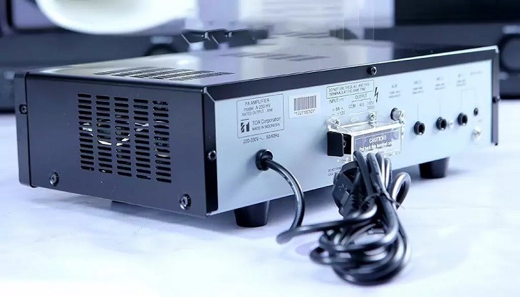 Amply 2 kênh có chức năng tiếp nhận và khuếch đại âm thanh đồng thời từ 2 nguồn phát khác nhau Amply 2 kênh có chức năng tiếp nhận và khuếch đại âm thanh đồng thời từ 2 nguồn phát khác nhau