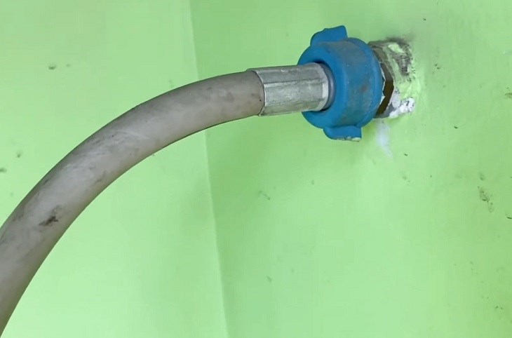 Vòi cấp nước bị hỏng hoặc đường nước bị bẩn làm ảnh hưởng đến việc cấp nước Vòi cấp nước bị hỏng hoặc đường nước bị bẩn làm ảnh hưởng đến việc cấp nước