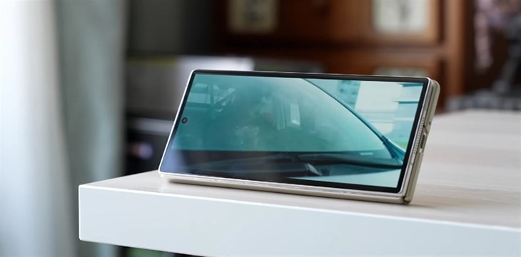 MIX Fold 3 sẽ có một camera ẩn dưới màn hình cho màn hình gập chính, giúp màn hình không bị gián đoạn