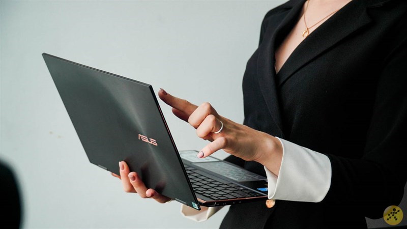 Laptop Ultrabook là dòng laptop có thiết kế mỏng nhẹ, sang trọng