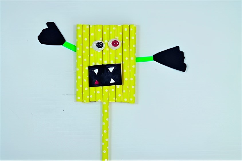 Cách làm con rối bằng ống hút hình quái vật