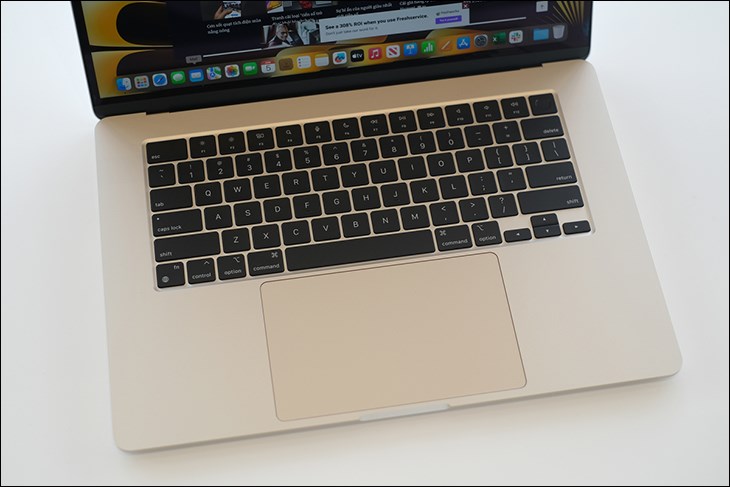 MacBook Air 15 inch được trang bị RAM 8GB và có thể lựa chọn tối đa 24GB cho người dùng nhiều sự lựa chọn khác nhau