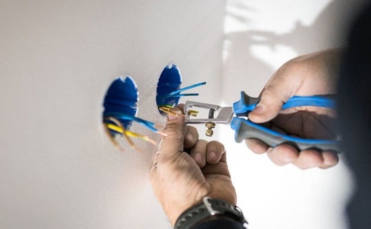Kiểm tra các mạch dây điện ngầm trong tường. Kiểm tra các mạch dây điện ngầm trong tường.