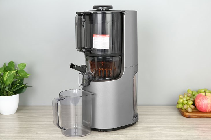 Máy ép chậm Hurom H200-DBE phù hợp nhiều nhu cầu sử dụng, giúp ép trái cây, rau củ, ép các loại trái cây cần tách hạt