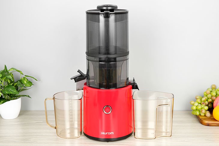 Máy ép chậm Hurom H300E-RBE có kiểu dáng sang trọng, vỏ máy bằng nhựa ABS nhám, bền bỉ và dễ vệ sinh