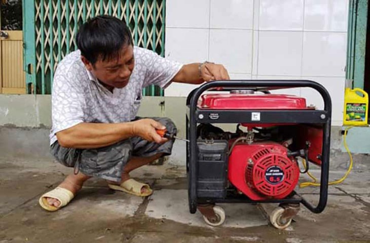 Bạn nên liên hệ trung tâm sửa chữa, bảo hành uy tín và không nên tự ý sửa tại nhà 