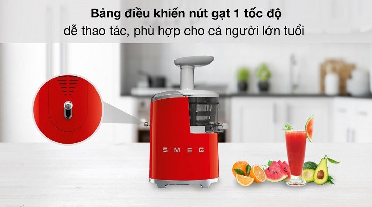 Máy ép chậm Smeg sở hữu 1 nút gạt tốc độ đơn giản, dễ dàng thao tác