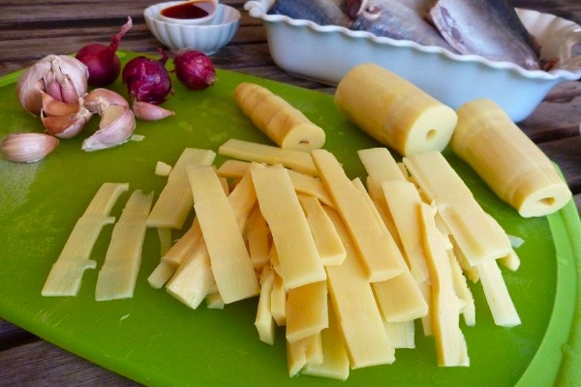 Mẹ sau sinh ăn măng có bị mất sữa không?