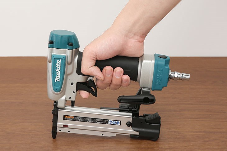 Máy bắn đinh Makita AF353Z có giá 3.710.000 đồng (cập nhật tháng 06/2023, có thể thay đổi theo thời gian)