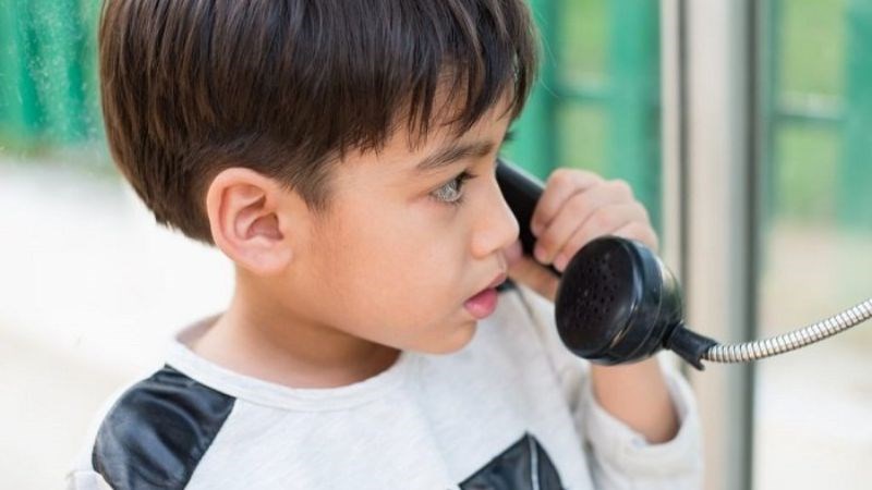 Giữ liên lạc qua điện thoại cũng giúp giảm thiểu sự cô đơn, tạo ra sự gắn kết với mọi người