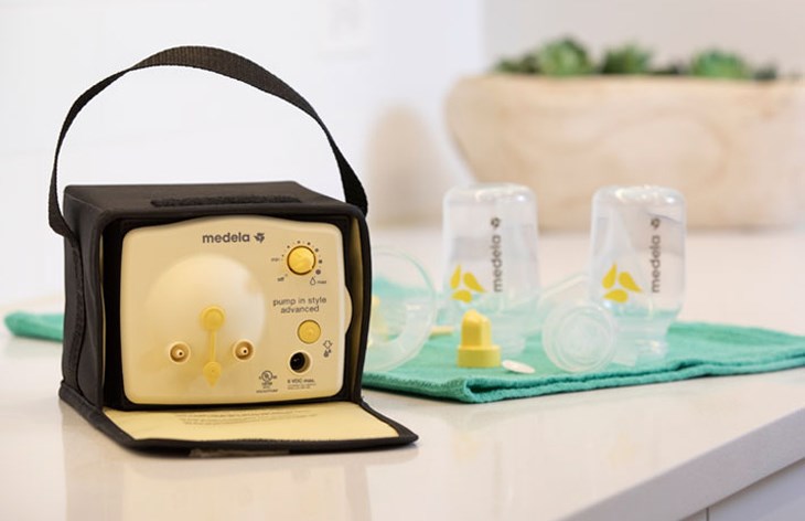 Để ráo nước các bộ phận rồi lắp lại vào máy hút sữa