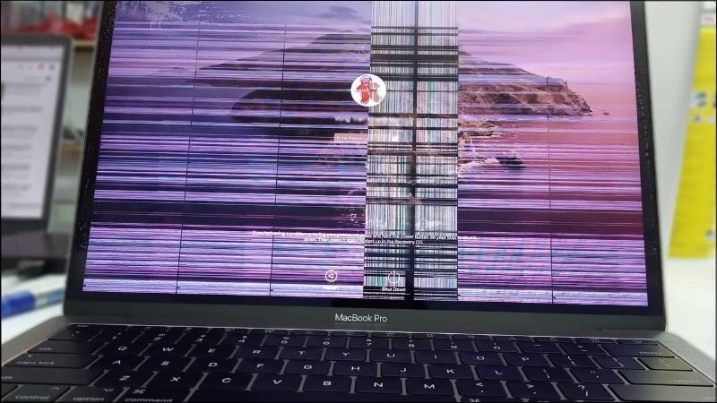 Các lỗi thường gặp ở màn hình MacBook bao gồm chảy mực, màn hình chết pixel, kẹt pixel,...