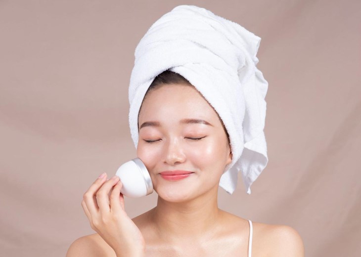 Cây lăn lạnh Emmié giúp massage, nâng cơ mặt hiệu quả