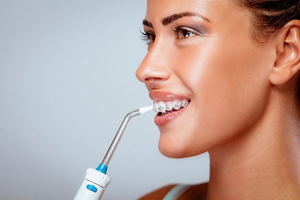 Máy tăm nước là thiết bị giúp loại bỏ mảng bám hiệu quả