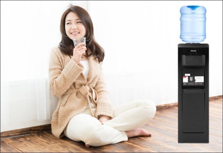 Bạn nên mua cây nước nóng lạnh Toshiba nếu có nhu cầu sử dụng nước nóng và nước lạnh cùng lúc