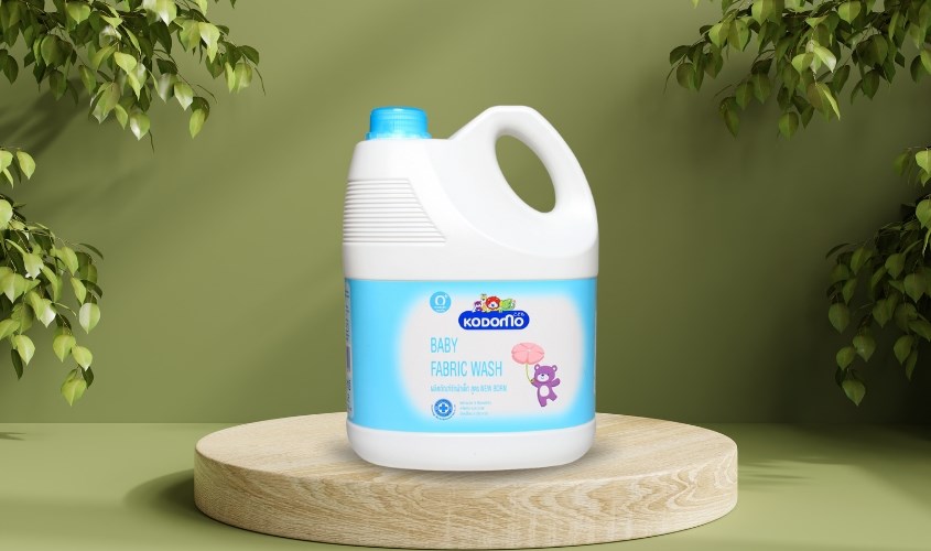 Nước giặt tẩy Kodomo xanh dương loại sạch vết bẩn vô cùng dễ dàng