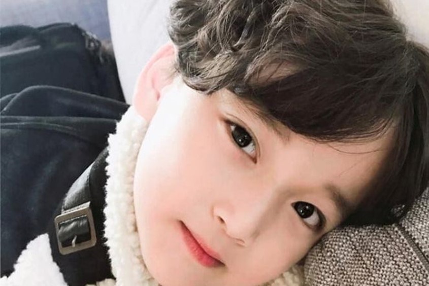 Một số kiểu tóc xoăn cho bé trai cực đẹp