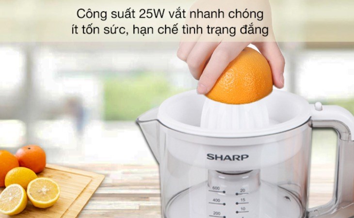 Máy có công suất 25W giúp vắt nước từ trái cây dễ dàng, nhanh chóng