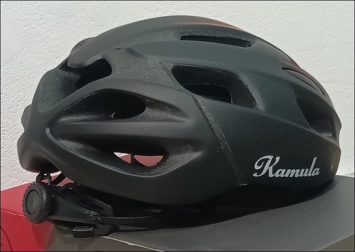 Mũ bảo hiểm xe đạp Kamula 90 size 65cm Xanh Đen giúp bảo vệ đầu của bạn được an toàn khi gặp phải những sự cố không mong muốn