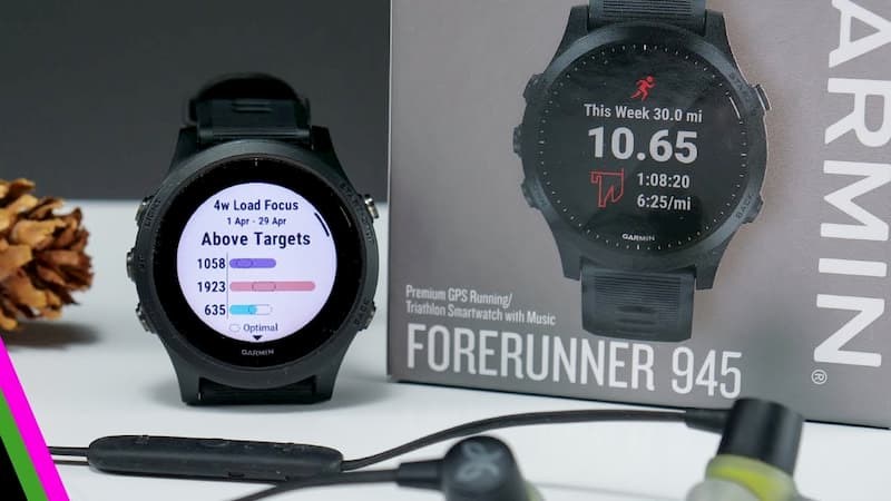 Garmin Forerunner 945 có giá bán cao hơn với 14.990.000 đồng