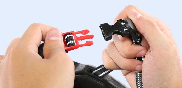 Mũ bảo hiểm xe đạp RockBros LK-1W Trắng có quai nón chắc chắn, có thể điều chỉnh để vừa vặn với đầu của người dùng