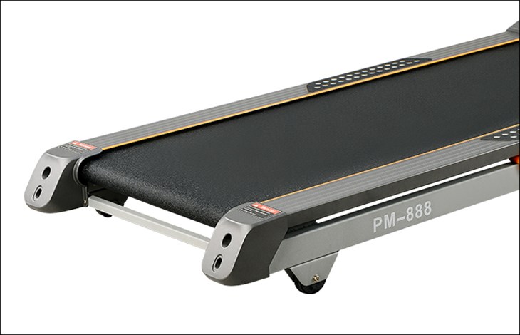 Máy Chạy Bộ Poongsan TMP 888 sở hữu thảm chạy được làm từ sợi carbon chống trơn trượt hiệu quả