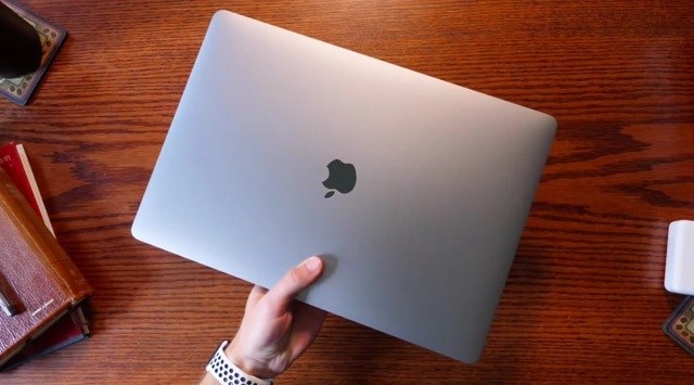 Khi MacBook hoạt động trực tuyến lại ở lần tiếp theo, Find My vẫn hỗ trợ định vị máy