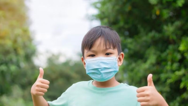 Ba mẹ nên cho trẻ ở nhà trong thời gian diễn ra dịch bệnh để tránh bệnh lây lan