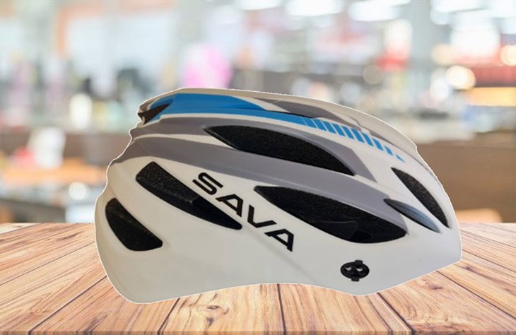 Mũ bảo hiểm xe đạp SAVA D2MSTX freesize Trắng Xanh dương thu hút với kiểu dáng năng động, cá tính cùng màu sắc hiện đại, sang trọng