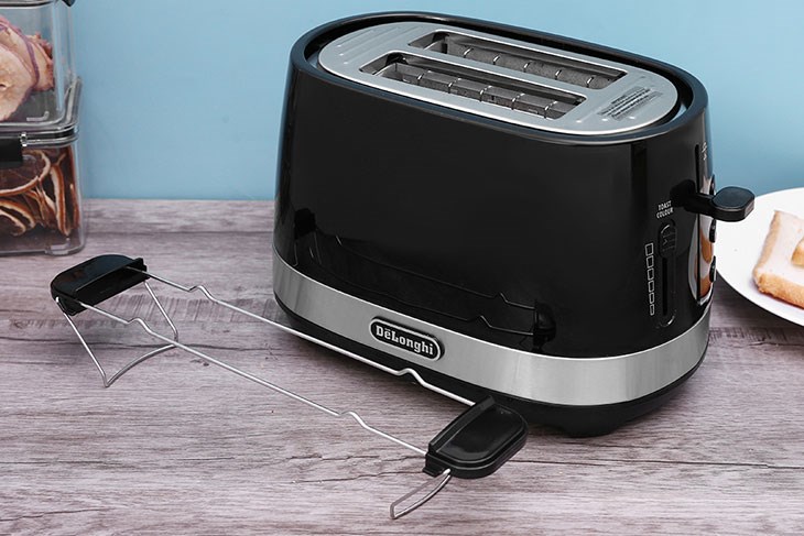Máy nướng bánh mì Delonghi CTLA2103.BK có giá 1.987.000 đồng (cập nhật tháng 09/2023, có thể thay đổi theo thời gian)