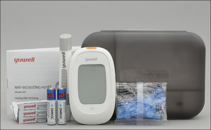 Máy đo đường huyết Yuwell 582 cho phép người già có thể tự đo đường huyết ngay tại nhà cực kỳ dễ dàng