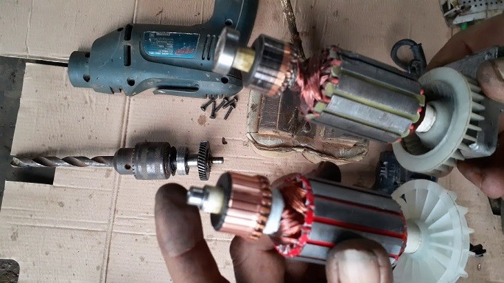 Máy khoan bị cháy ruột (cháy roto) có thể đánh tia lửa điện ở cổ góp và hư hỏng nặng