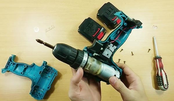 Với các lỗi đơn giản trên máy khoan, bạn có thể tự sửa chữa hoặc thay mới bộ phận đó