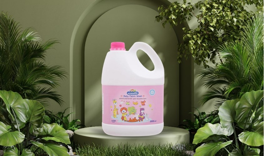 Nước giặt xả quần áo cho bé Kodomo Sweetie Care can 3 lít