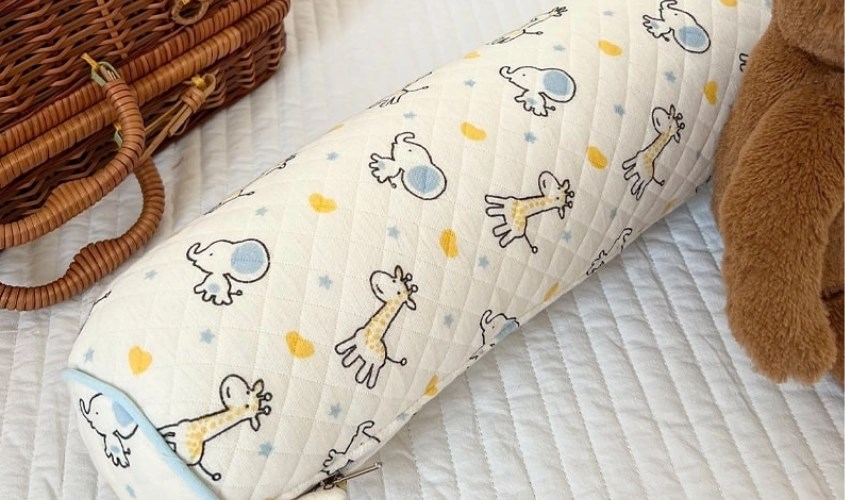 Gối ôm Bessla 60x12x12 cm - Hình thú (từ 6 tháng)