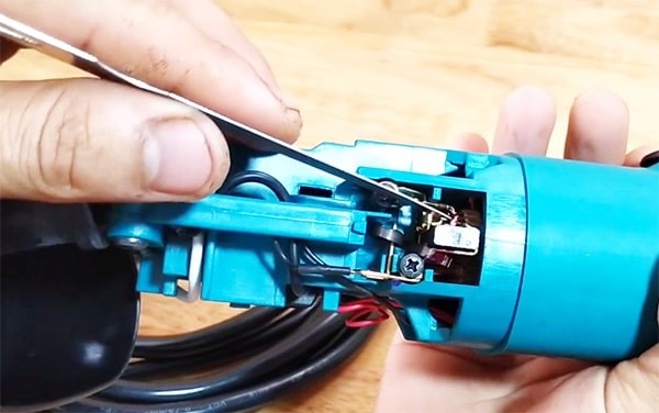 Nếu roto hư hỏng bạn cần tháo động cơ và thay mới